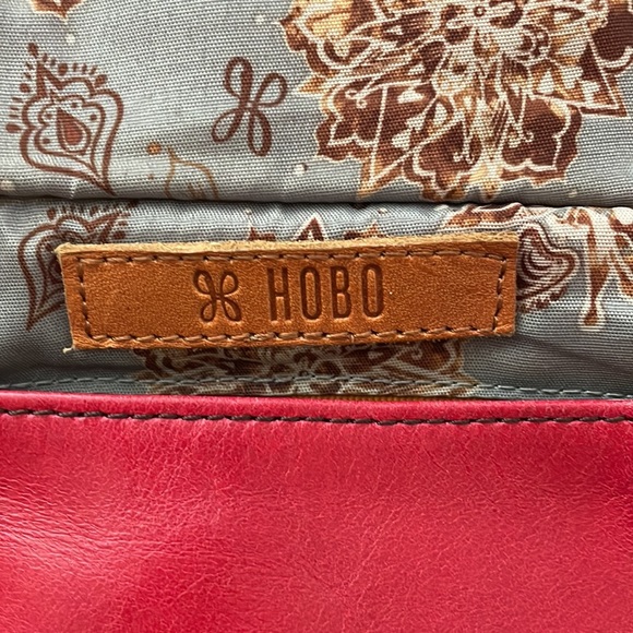 Hobo small leather crossbody bag - Picture 4 of 6